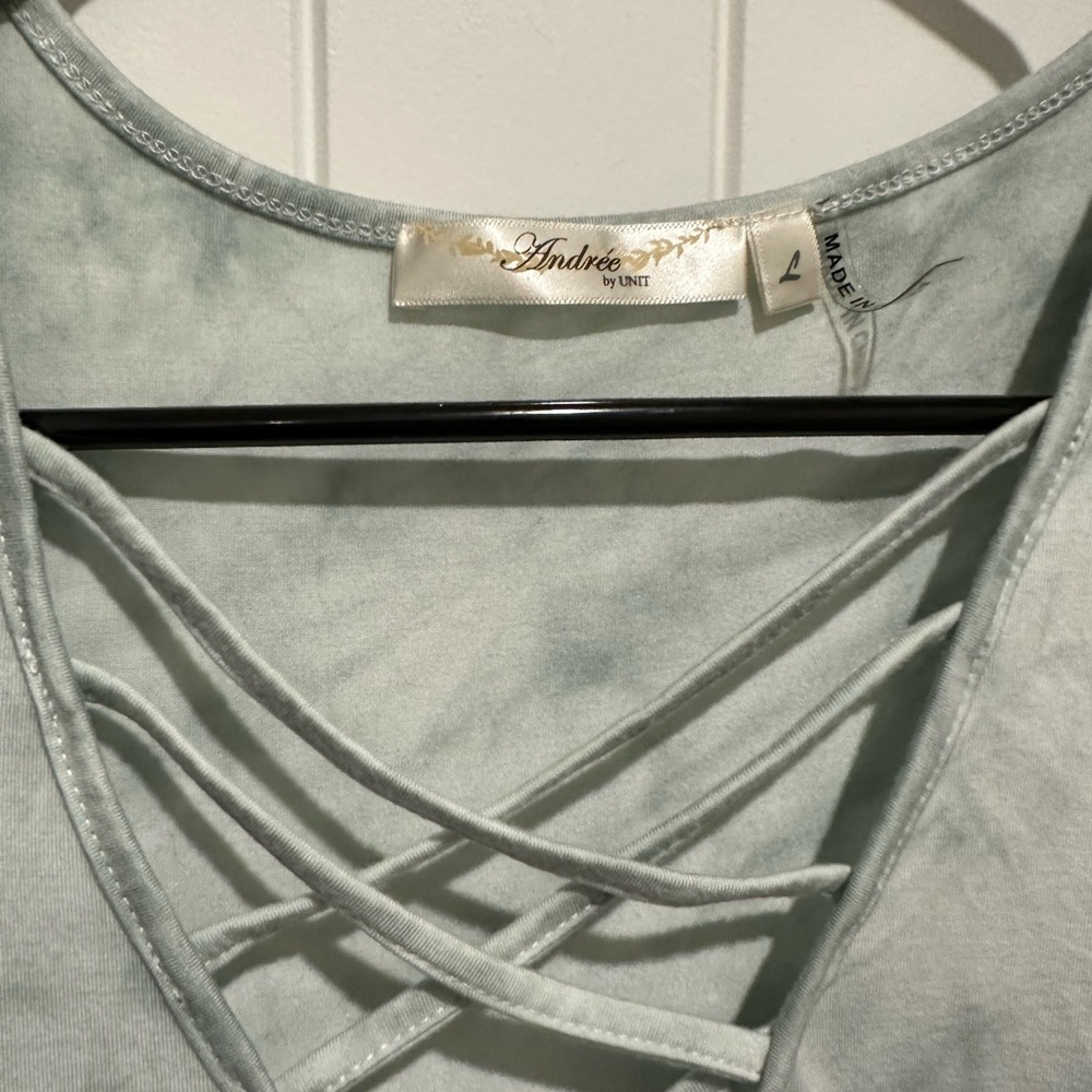 ANDREE BY UNIT Mint Crisscross Top - Picture 3 of 3